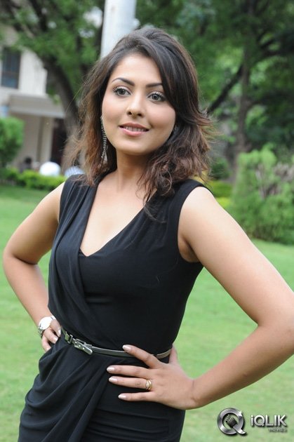 Madhu-Shalini-at-Anukshanam-Movie-Trailer-Launch